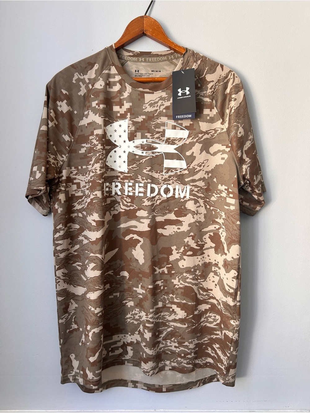 Under Armour Freedom Tech Camo Short Sleeve Shirt M Desert Sand Camouflage